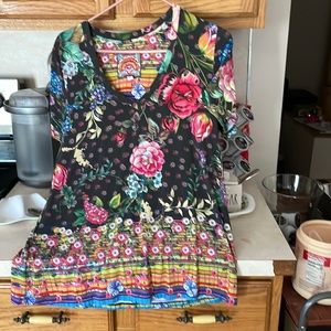 Vneck short sleeve Johnny Was shirt